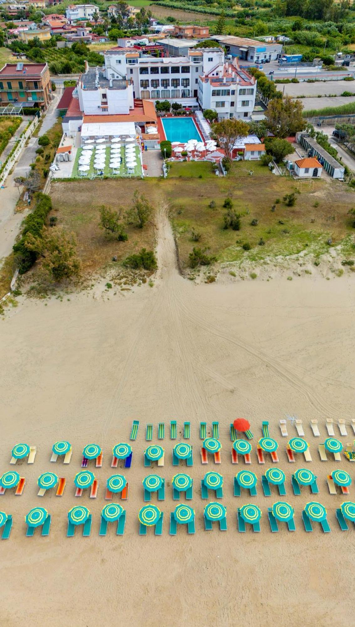 International Resort Mondragone Εξωτερικό φωτογραφία