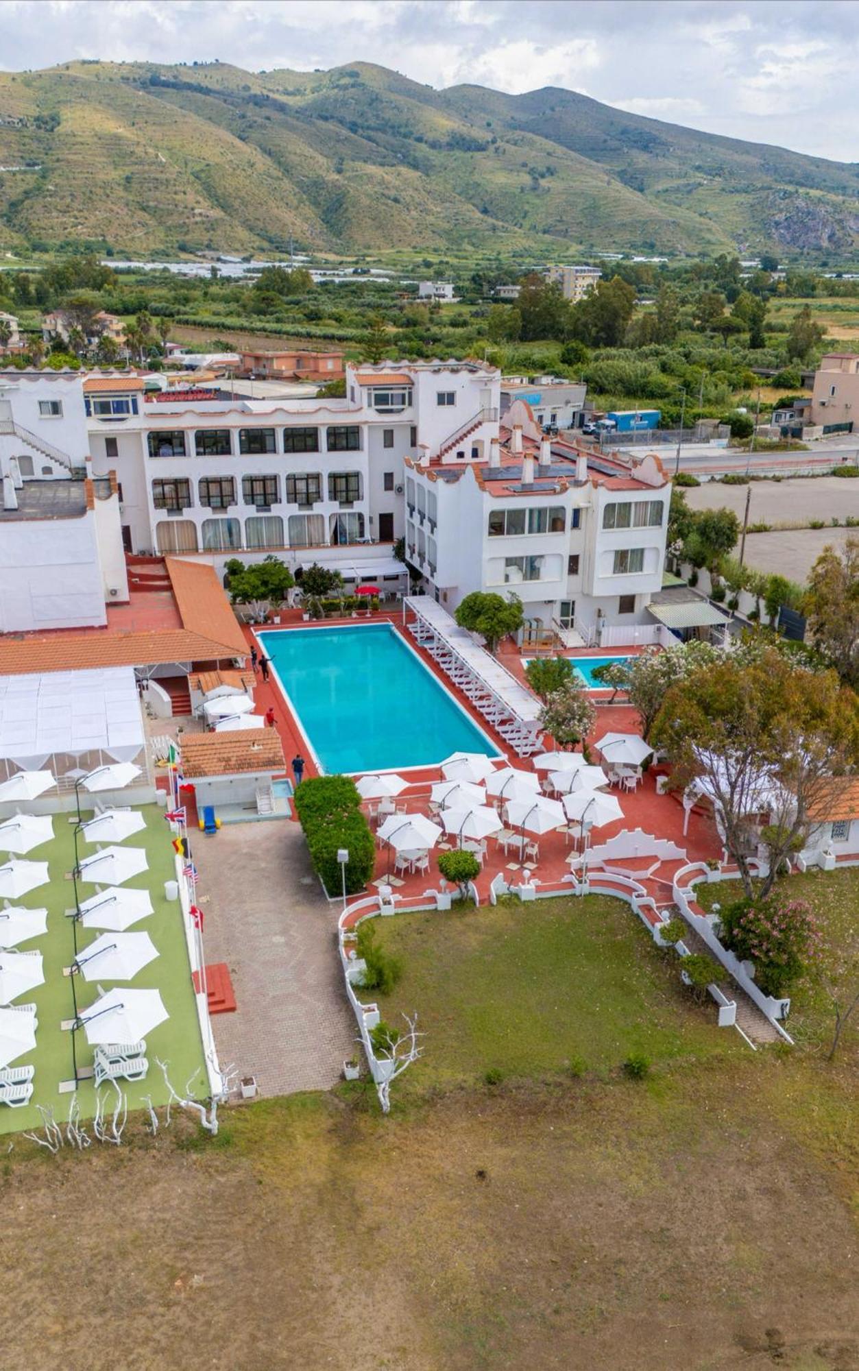 International Resort Mondragone Εξωτερικό φωτογραφία