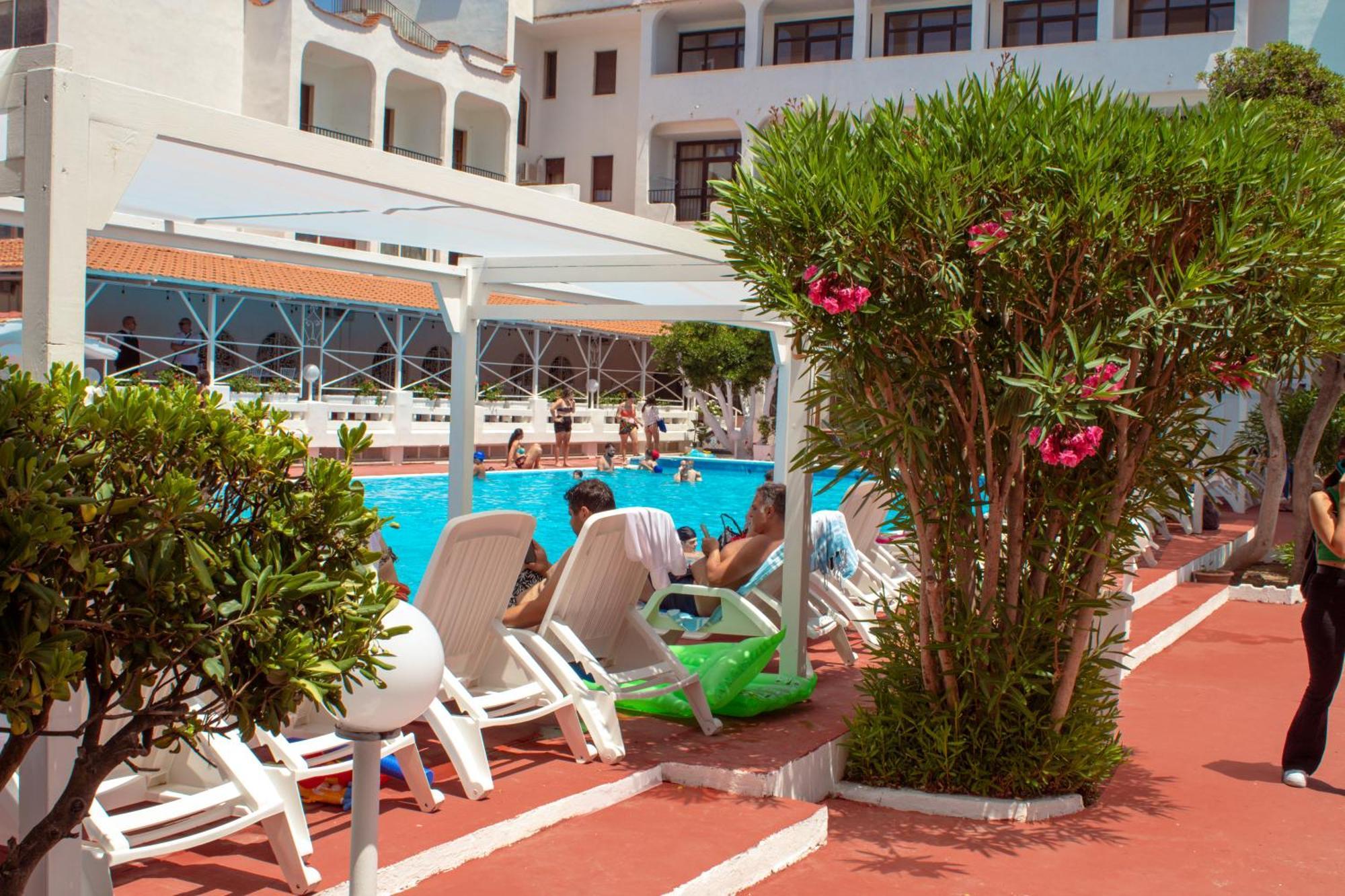 International Resort Mondragone Εξωτερικό φωτογραφία