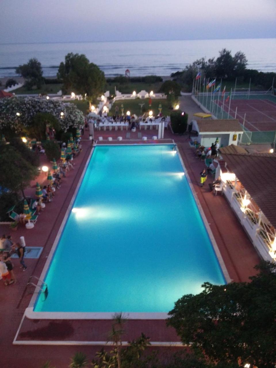 International Resort Mondragone Εξωτερικό φωτογραφία